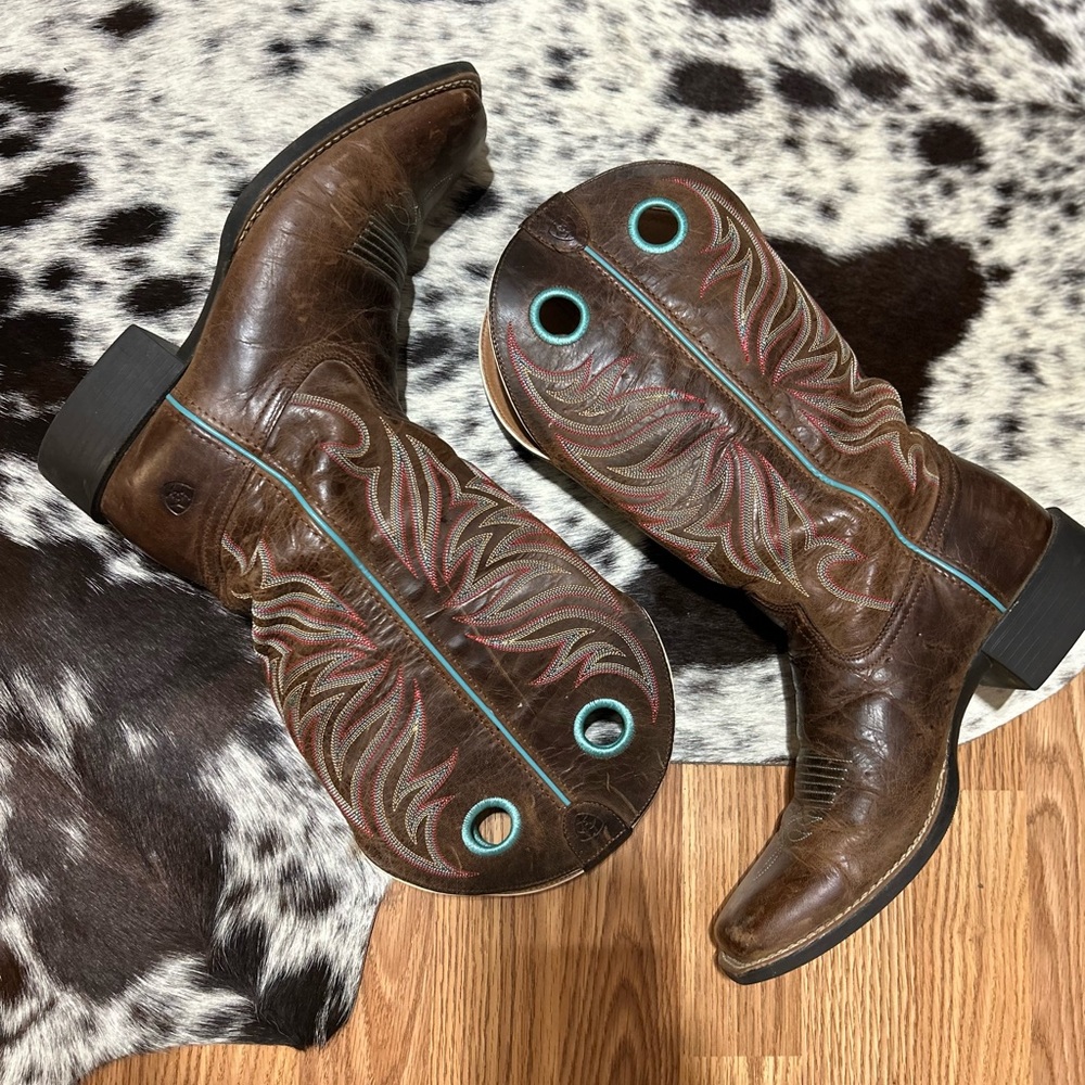 Womens size 11B cowgirl ariat boots